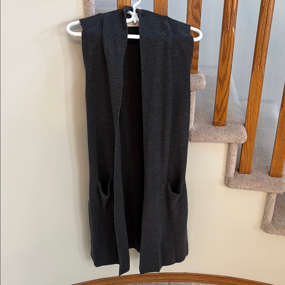 Aritzia Wilfred charcoal Knit Sleeveless Cardigan